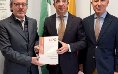 Unión Profesional de Granada entrega oficialmente la Guía de Peritos Judiciales